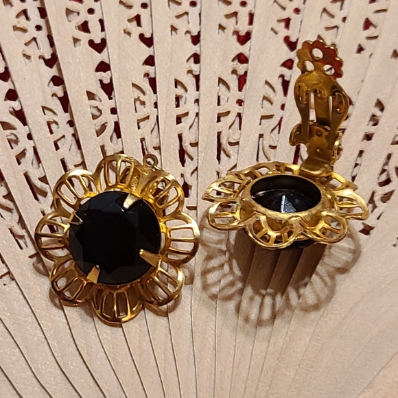 Clip On Earrings Gold & Black - Picture 1 of 9